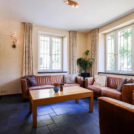 펜션 Castle In Near River Ambleve 아이웨일