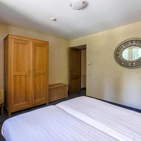 Castle In Near River Ambleve 아이웨일