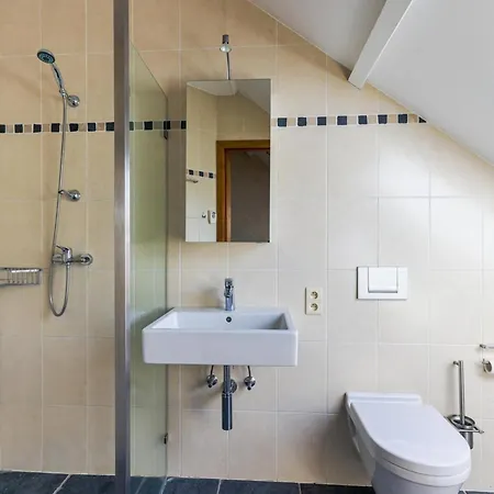 펜션 Castle In Near River Ambleve