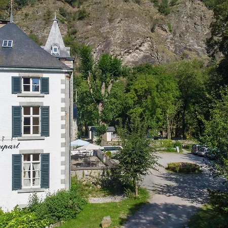 펜션 Castle In Near River Ambleve 아이웨일
