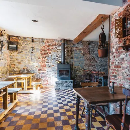 Castle In Near River Ambleve * 아이웨일